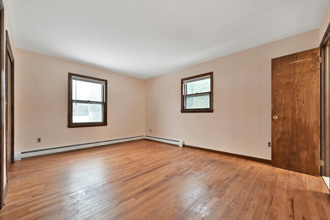 Building Photo - 27 Beech St