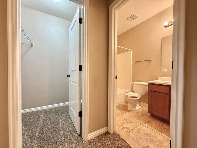 Building Photo - 14791 S Chandlerpoint Way