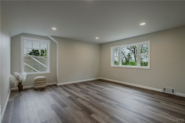 Building Photo - 8 Terrace Hill Dr