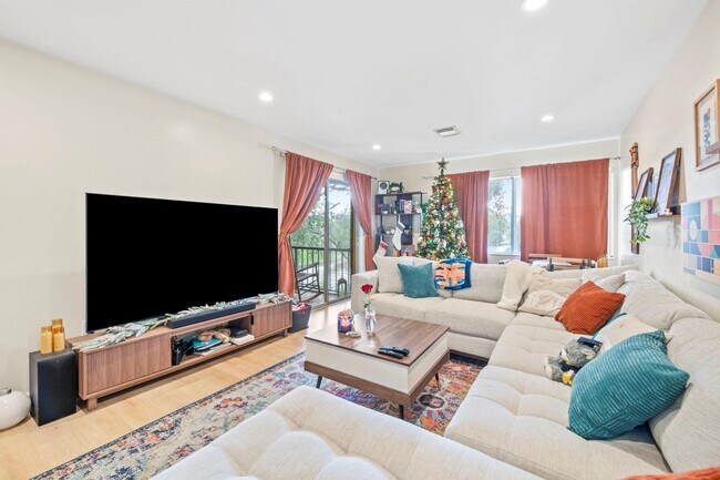 Building Photo - 830 SW 9th St Cir