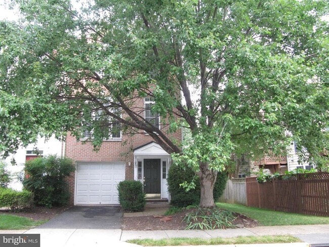 Building Photo - 11640 Fairfax Center Woods Tr