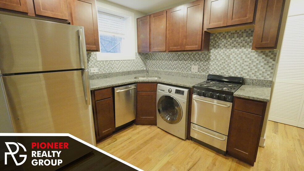 Building Photo - 556 W Arlington Pl