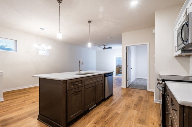 Building Photo - Top Of The Line Newly Built Duplex!