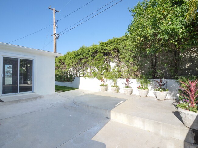 Building Photo - 108 Vía Mesa Grande