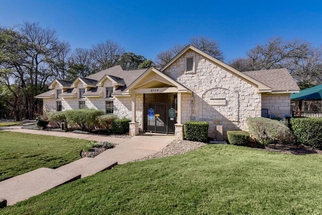 Building Photo - 2129 Clear Lake Pl