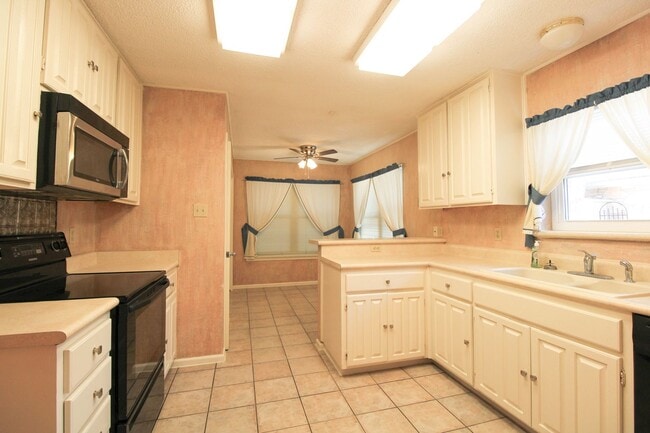 Building Photo - 10323 Quail Meadow St