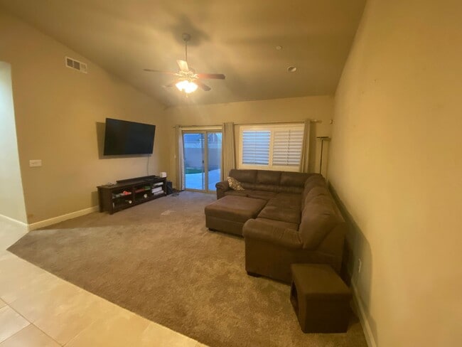 Building Photo - Move into Northwest Hanford and relax in your spa!