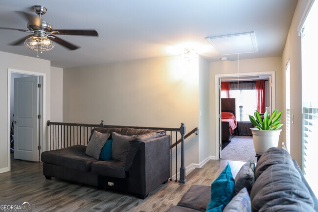 Building Photo - 402 Mulberry Row
