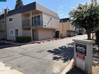 Building Photo - 7032 Fair Oaks Blvd