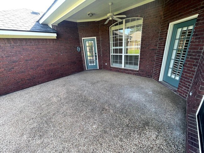 Building Photo - Amazing Midway ISD Home