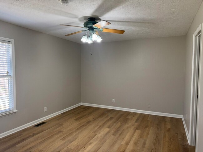 Building Photo - 226 Nottingham Rd