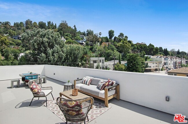 Building Photo - 1933 Griffith Park Blvd