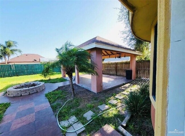 Building Photo - 8 E Fudge Dr