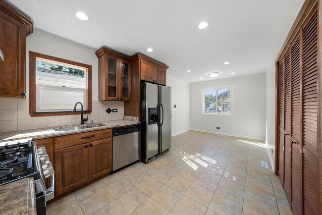 Building Photo - 1515 Highland Ave