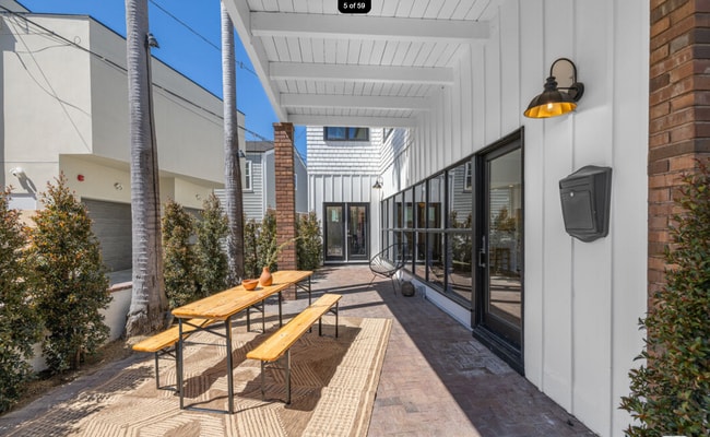 Building Photo - 15 Via Di Roma Walk