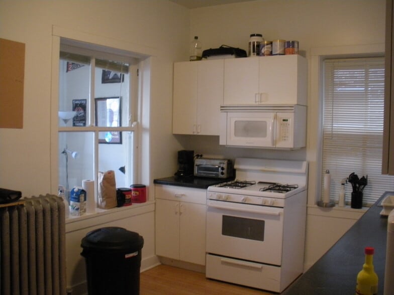 Kitchen - 1256 W Arthur Ave