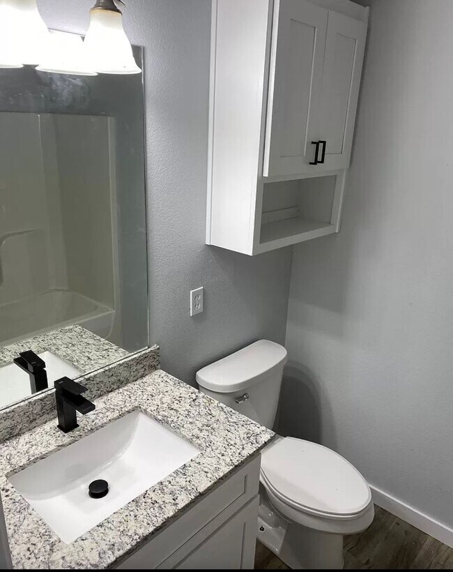 Building Photo - 3BD / 2.5BA Completely Remodeled Townhome W/ Garage, Minutes From UofA Campus