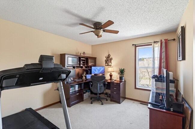 Building Photo - 15275 Plumstone Dr