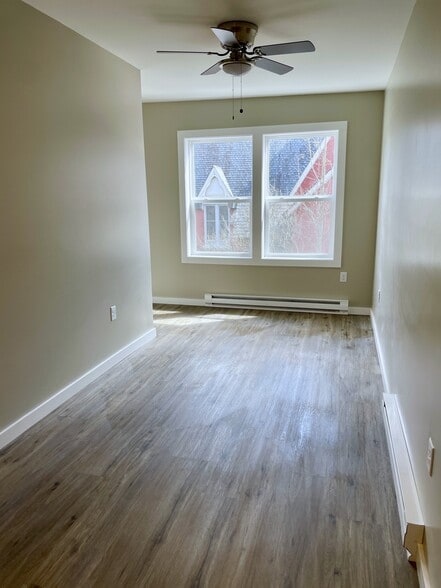 Building Photo - 20 N Main St