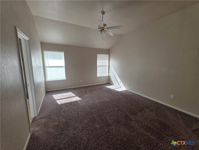 Building Photo - 322 Cedar Ridge Dr