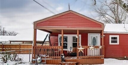 Building Photo - Charming 2 bed 1 bath with AC, large fence...