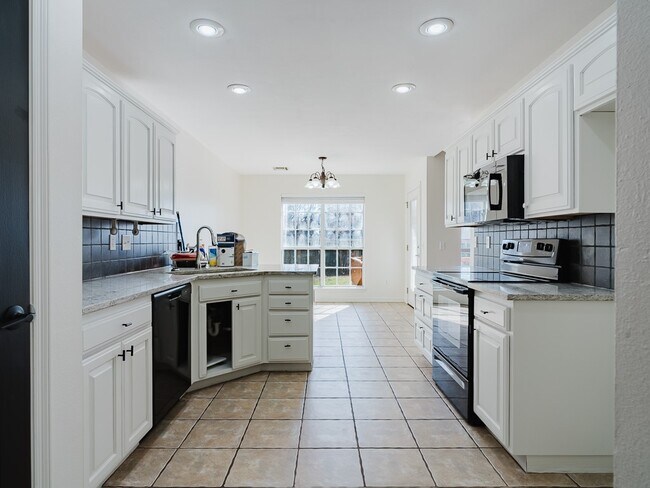 Building Photo - 2309 SW Primrose Ave