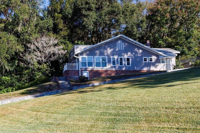 Building Photo - 2119 E Crooked Lake Dr