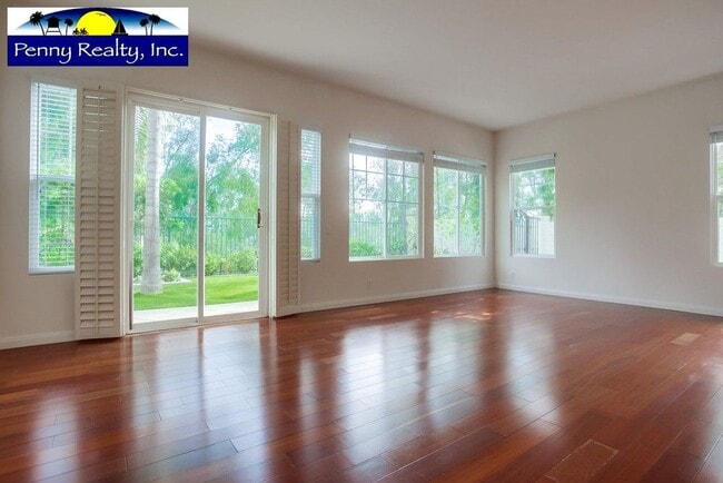 Building Photo - Stunning 4 Bedroom 3.5 Bath Home in the Co...