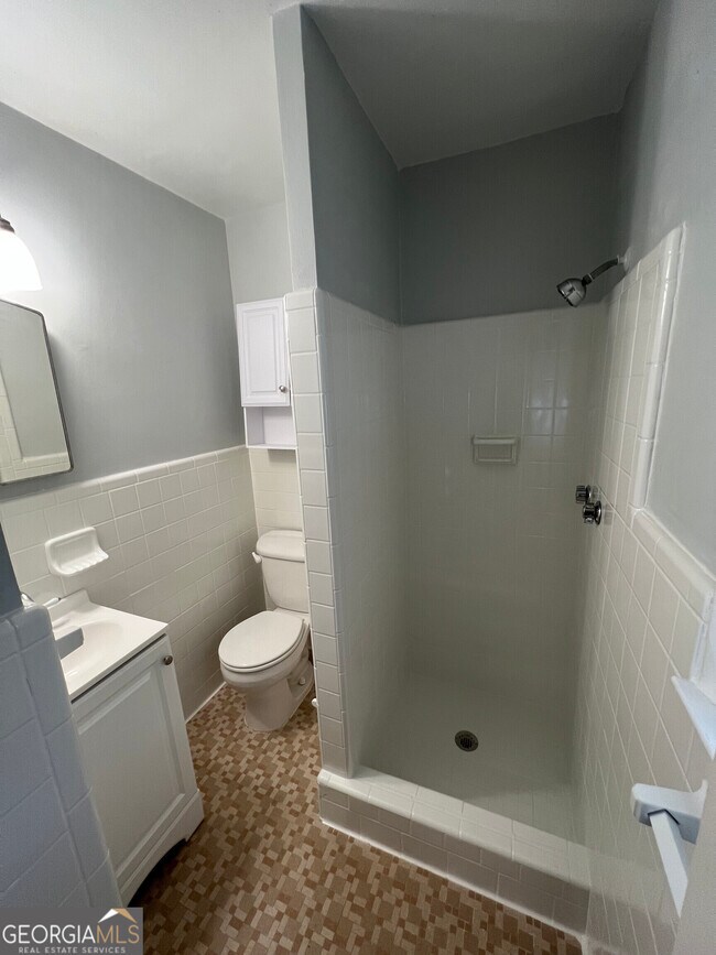 Building Photo - 827 Marstevan Dr NE