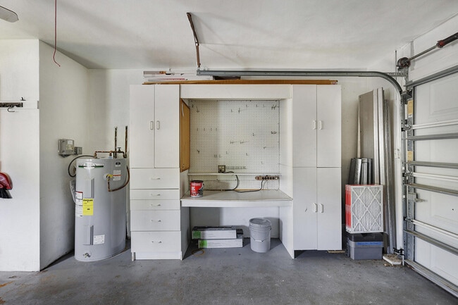 Building Photo - 800 SW 12th Ave