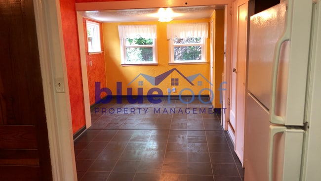 Building Photo - 3806 S Canby St