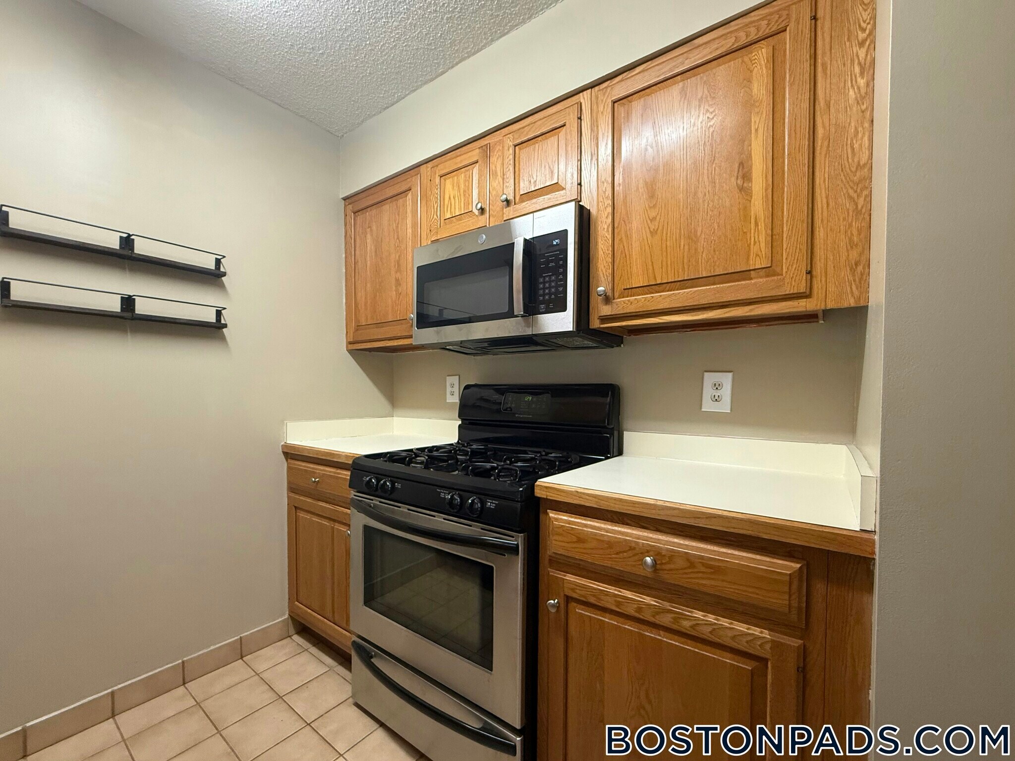 Building Photo - 147 Kelton St