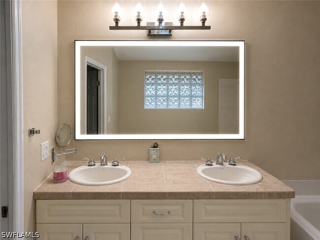 Building Photo - 6560 Huntington Lakes Cir