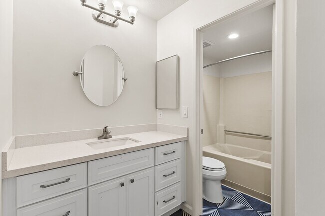 Building Photo - 760 Canyon Oaks Dr