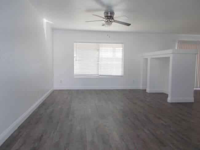 Building Photo - Spacious 4-Bedroom, 2.5-Bathroom Home – Fr...