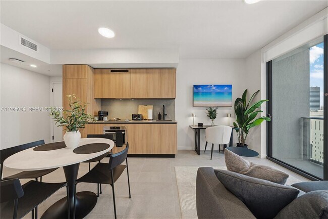 Building Photo - 121 NE 5th St