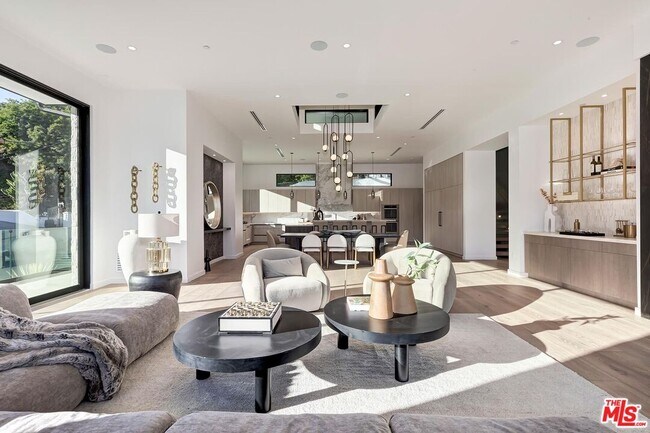 Building Photo - 16879 Mooncrest Dr