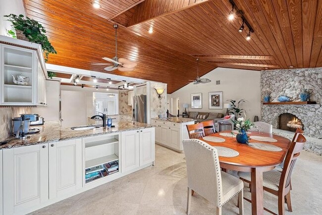 Building Photo - 16 Thurston Dr