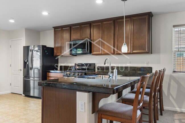 Building Photo - 1385 Deerwood St