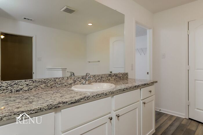 Building Photo - 3026 Jackson Smt