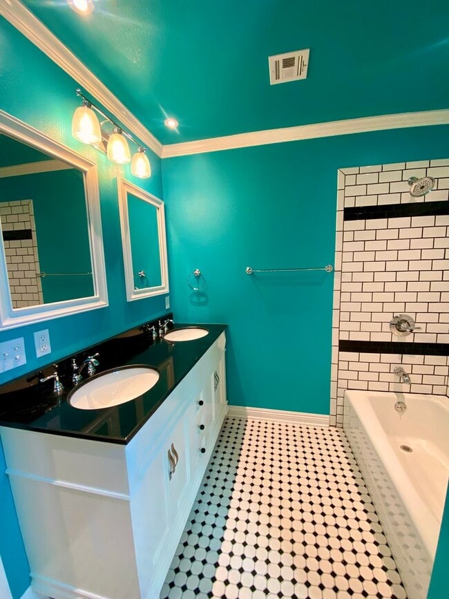 Building Photo - Charming, remodeled, country style home in private Simi Valley location.