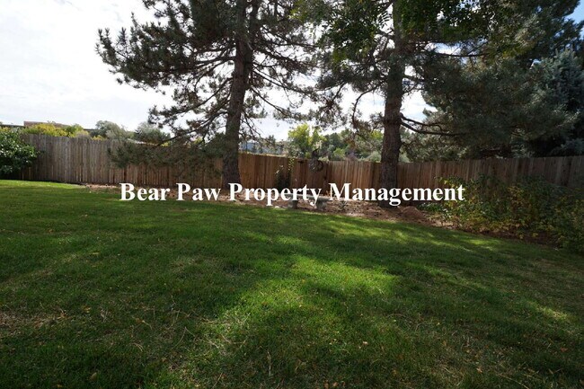 Building Photo - Lovely 4 Bedroom Home Golden!!