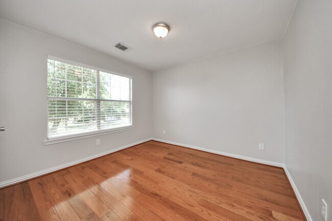 Building Photo - 20710 Mossy Hill Ln