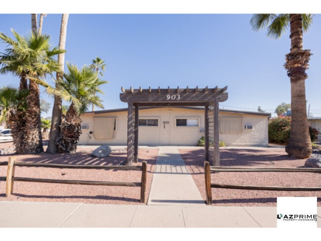 Building Photo - Chic and Inviting 1/1 Apartment Tucked Inside a Serene Tempe 4plex, Offering Style and Comfort.