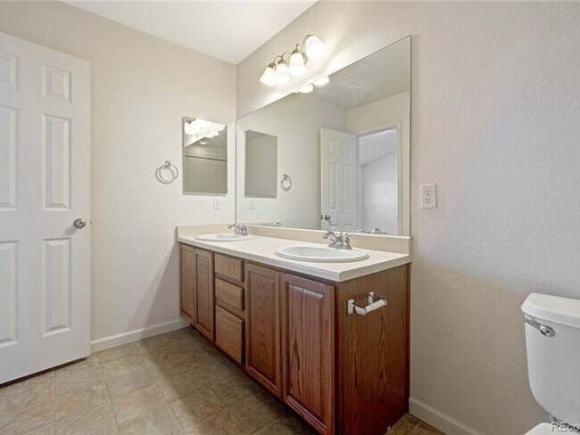 Building Photo - 3 Bedroom Townhome in Monument