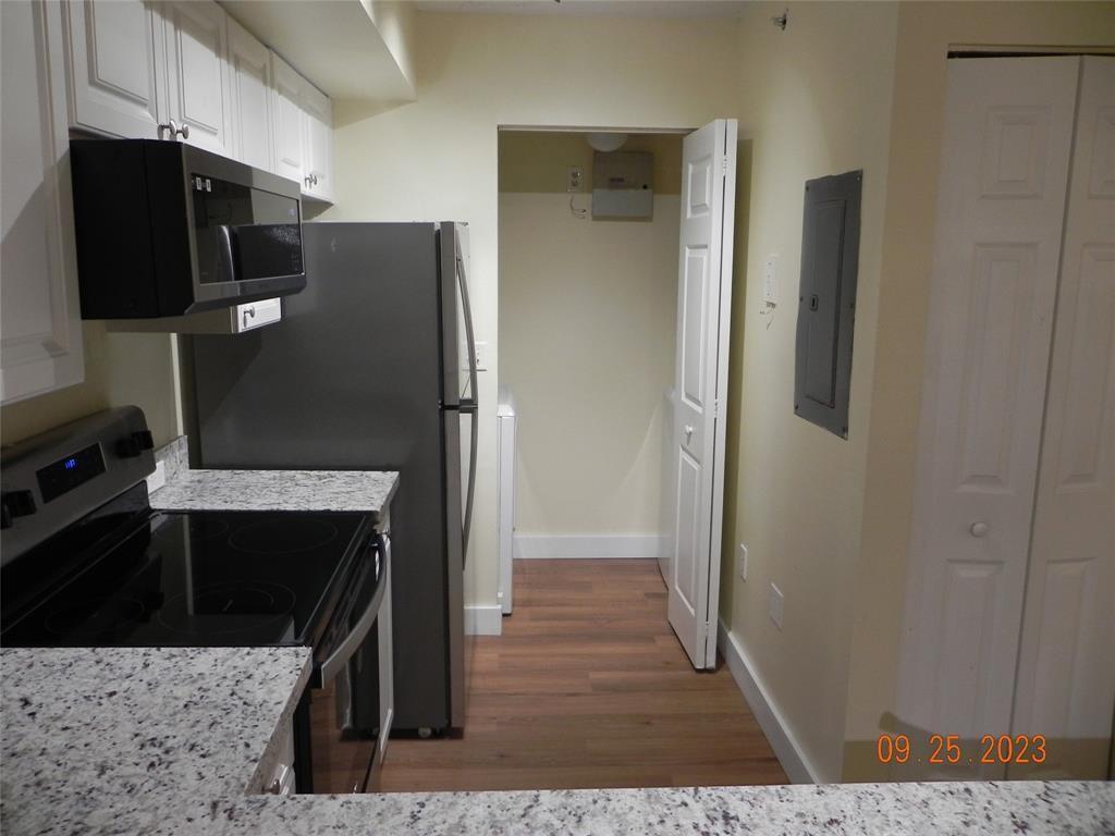Building Photo - 577 SW 111th Ln