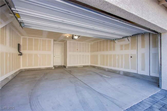 Building Photo - 4949 Fern Mesa Ave