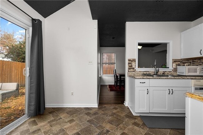 Building Photo - 197 Gate House Rd