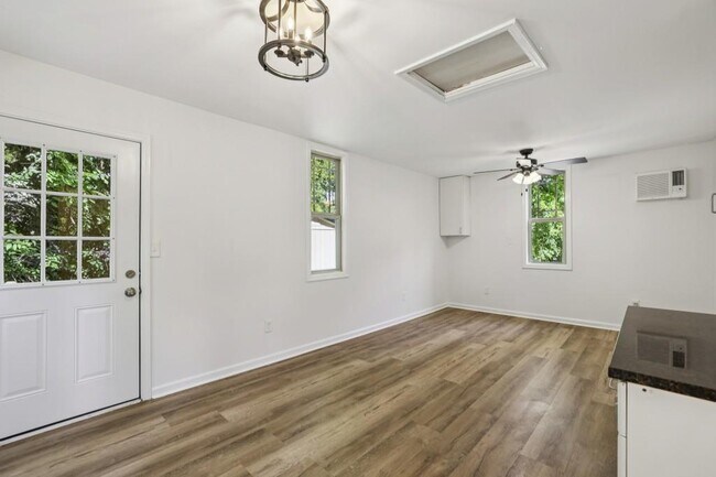 Building Photo - 2056 Abby Ln NE