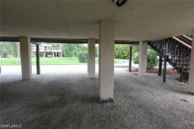 Building Photo - 611 E Palm Ave